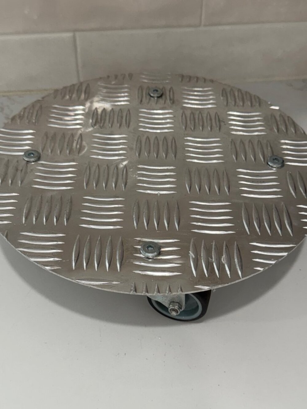 NWT Wagner 11.5" Silver Round Diamond Plated Aluminum Plant Caddy $80 Retail